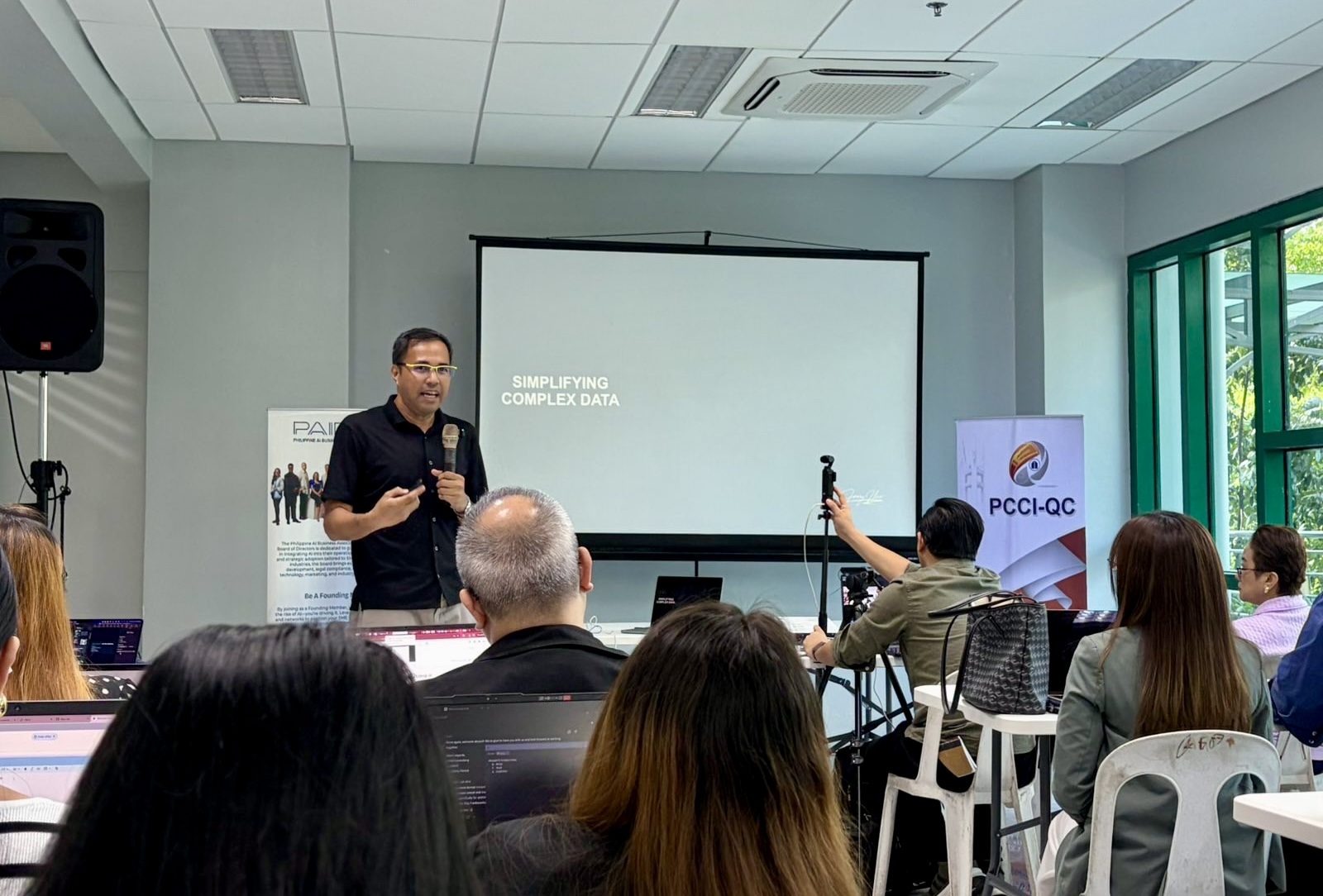 Jerry Ilao delivering the AI prompting masterclass for entrepreneurs at PCCI Quezon City