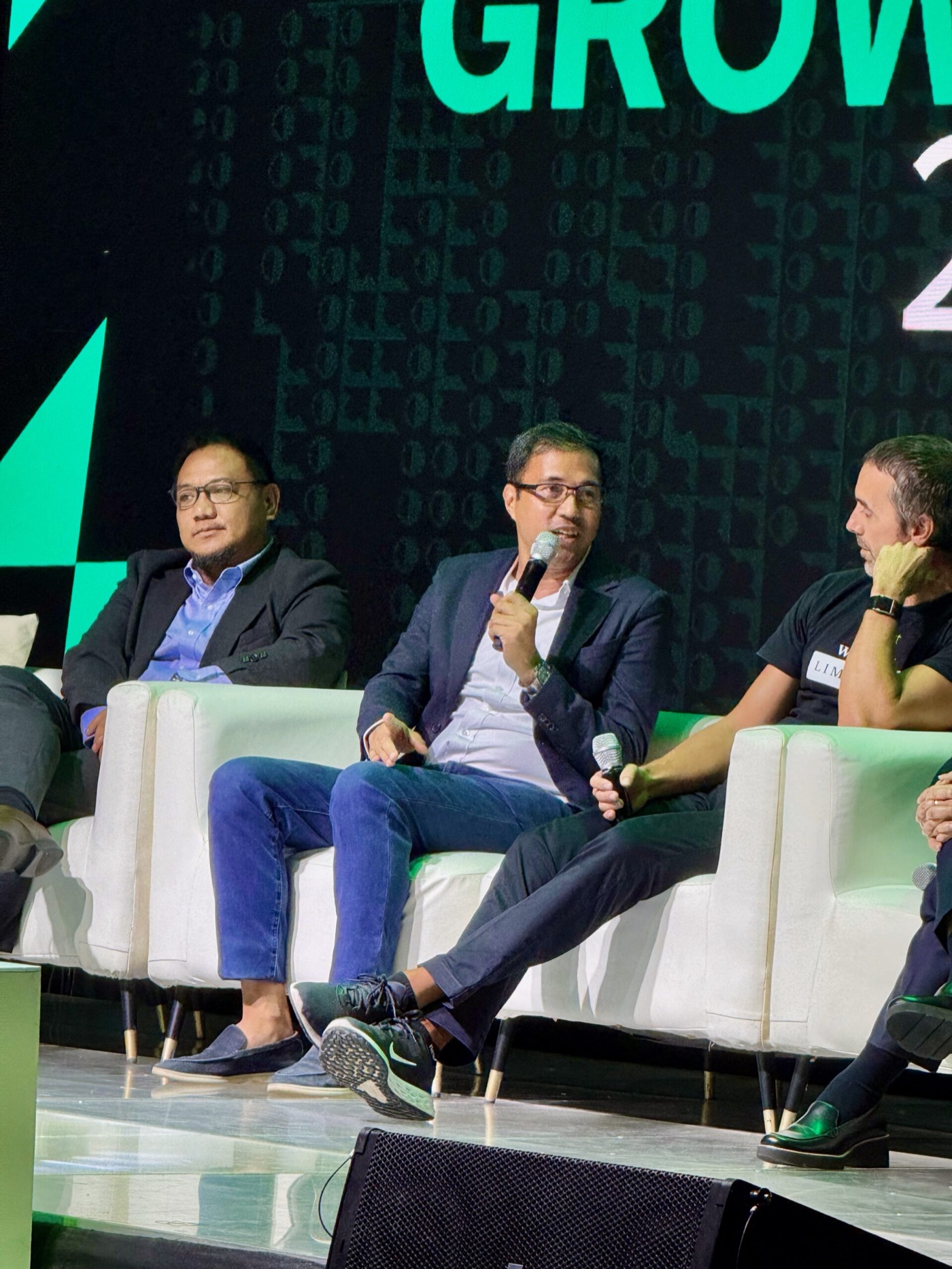 Jerry Ilao on the GrowthCon Philippines panel stage