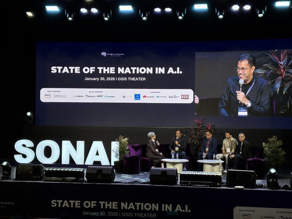 Jerry Ilao speaking on the State of the Nation in A.I. panel at the GSIS Theater